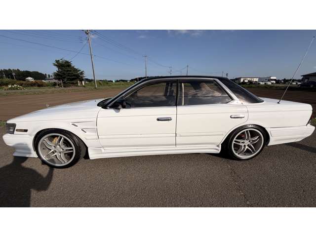 1990 Nissan Laurel – thumbnail 3