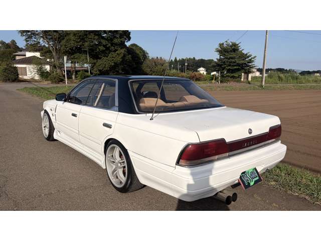 1990 Nissan Laurel – thumbnail 4