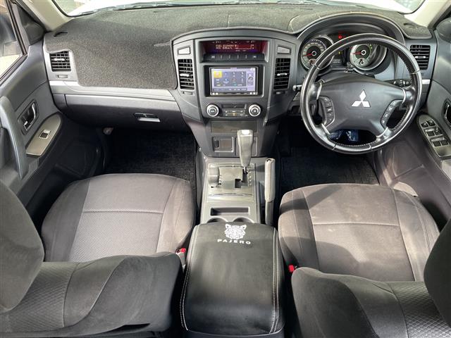 2011 Mitsubishi Pajero – thumbnail 4