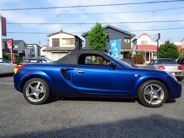 2004 Toyota MR-S – thumbnail 3