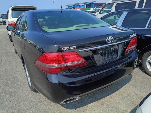 2009 Toyota Crown Royal – thumbnail 2