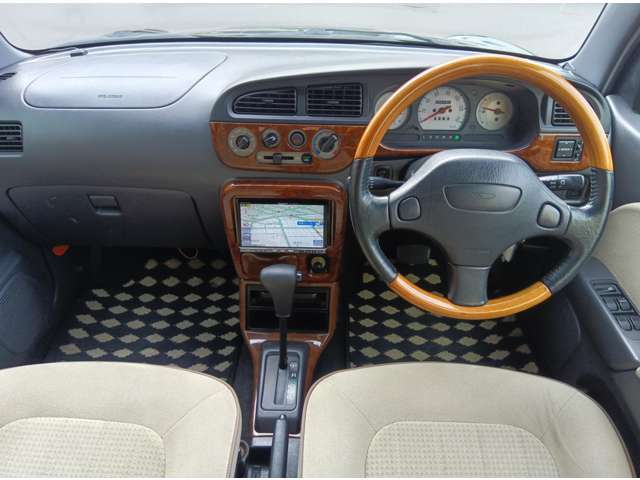 2001 Daihatsu Mira Gino – thumbnail 2