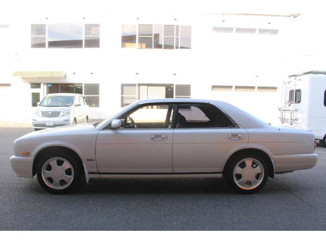 1993 Nissan Cedric – thumbnail 4