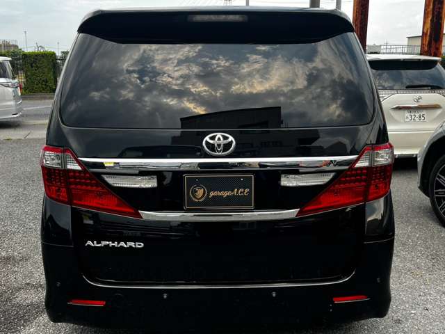 2010 Toyota Alphard – thumbnail 3