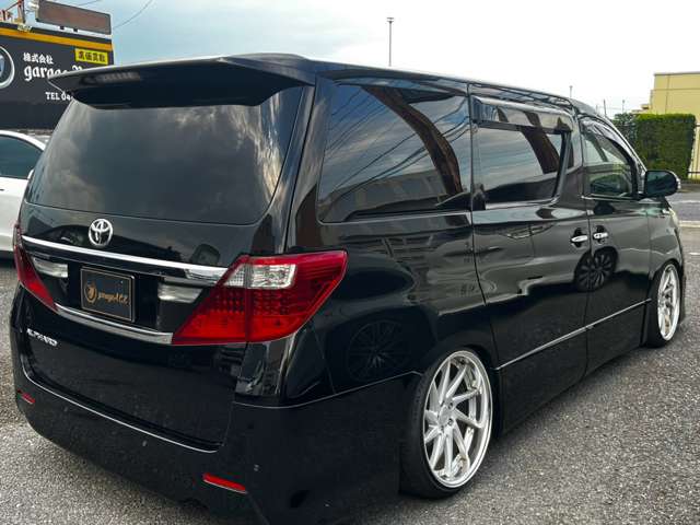 2010 Toyota Alphard – thumbnail 4