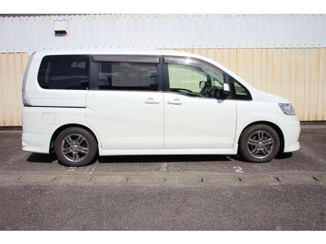2006 Nissan Serena – thumbnail 2