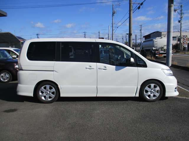 2009 Nissan Serena – thumbnail 4