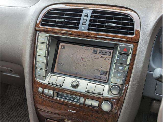 1997 Nissan Cedric – thumbnail 4