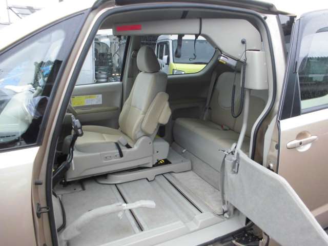 2009 Toyota Porte – thumbnail 2