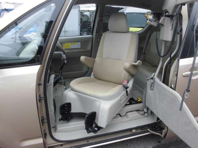 2009 Toyota Porte – thumbnail 4