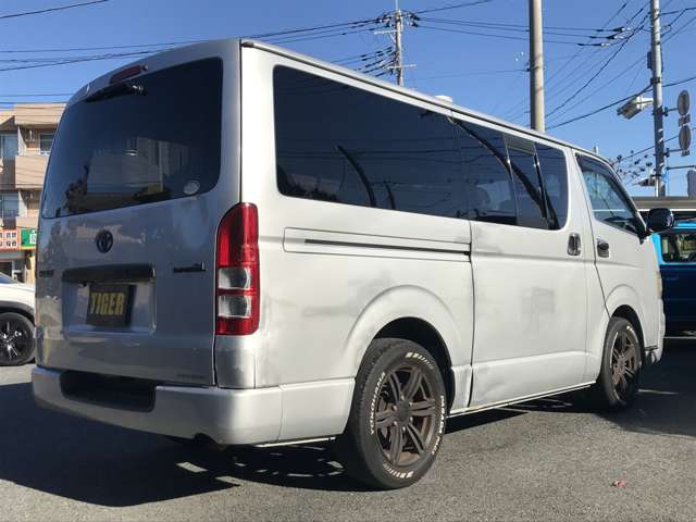 2008 Toyota Hiace – thumbnail 2