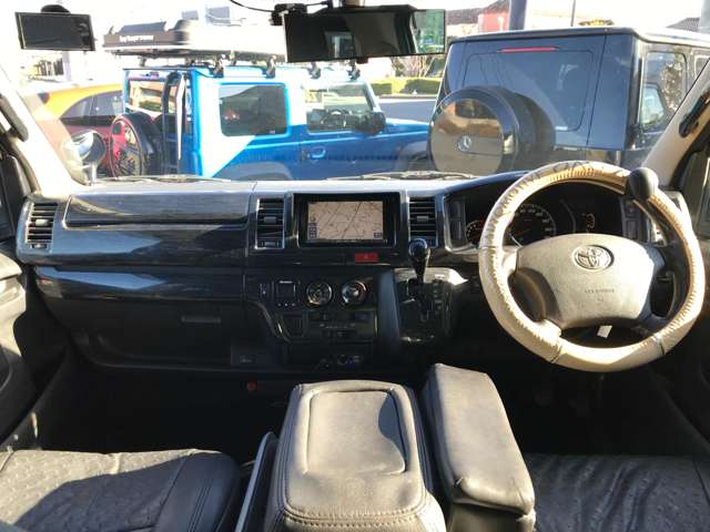 2008 Toyota Hiace – thumbnail 3