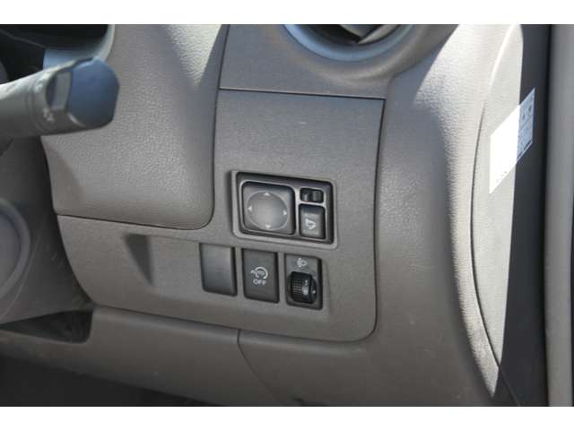 2010 Nissan March – thumbnail 4
