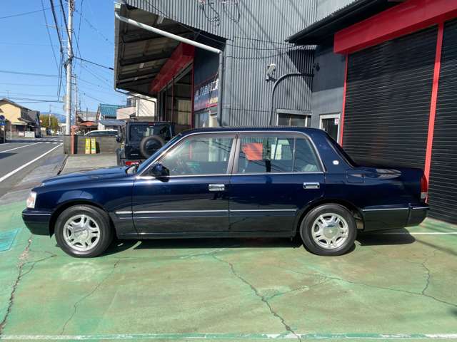 2003 Toyota Crown Sedan – thumbnail 3
