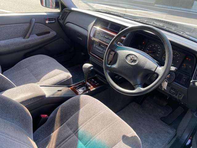 2003 Toyota Crown Sedan – thumbnail 4