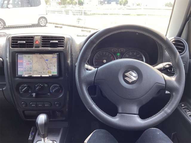 2010 Suzuki Jimny – thumbnail 2
