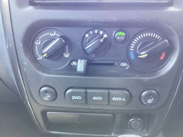 2010 Suzuki Jimny – thumbnail 3