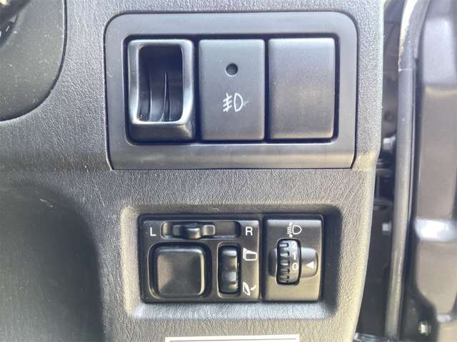 2010 Suzuki Jimny – thumbnail 4