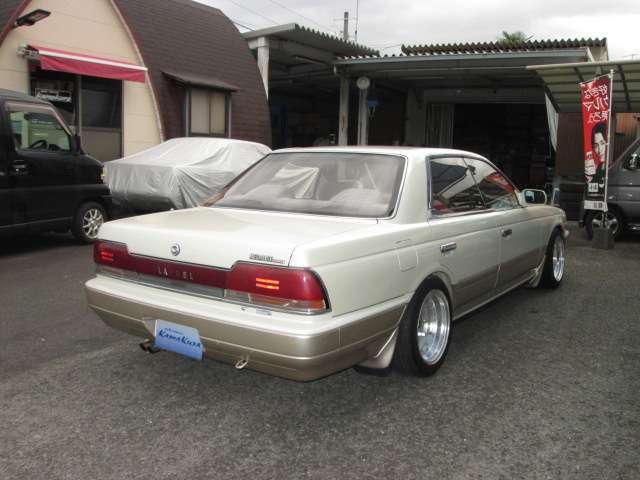 1991 Nissan Laurel – thumbnail 4