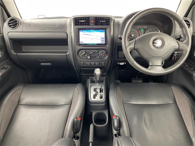 2011 Suzuki Jimny – thumbnail 4