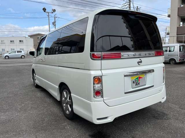 2007 Nissan Elgrand – thumbnail 2