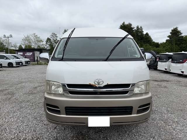 2010 Toyota Hiace – thumbnail 3