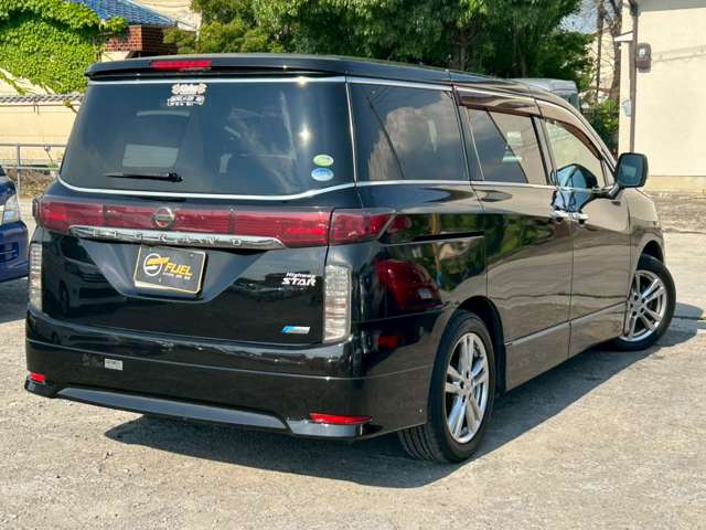 2010 Nissan Elgrand – thumbnail 4