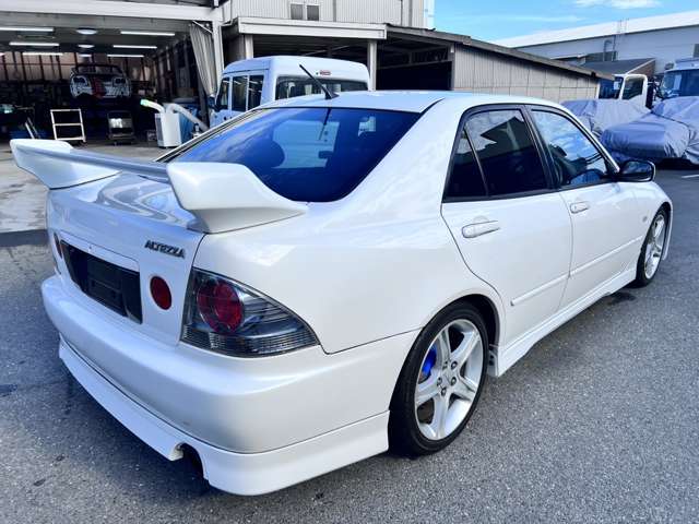 2004 Toyota Altezza – thumbnail 4
