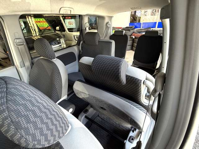 2009 Toyota Sienta – thumbnail 4