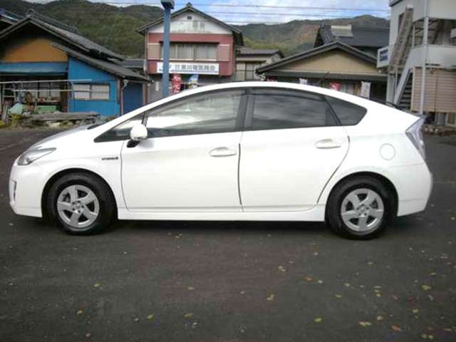 2010 Toyota Prius – thumbnail 2