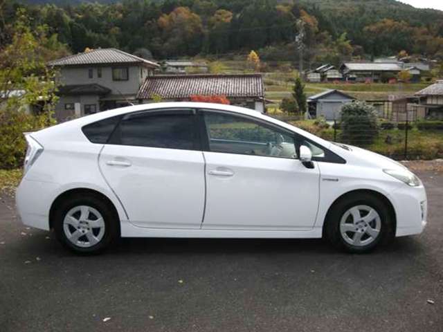2010 Toyota Prius – thumbnail 3