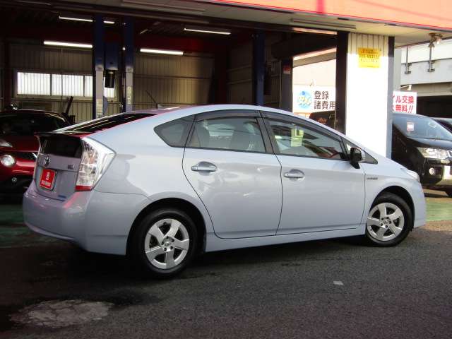 2010 Toyota Prius – thumbnail 4