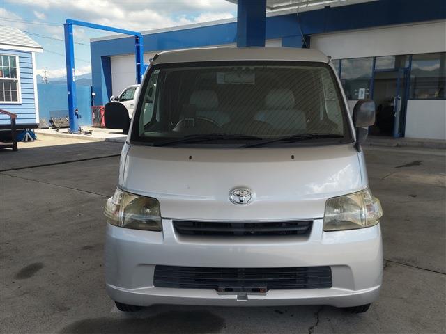 2010 Toyota TownAce Van – thumbnail 2