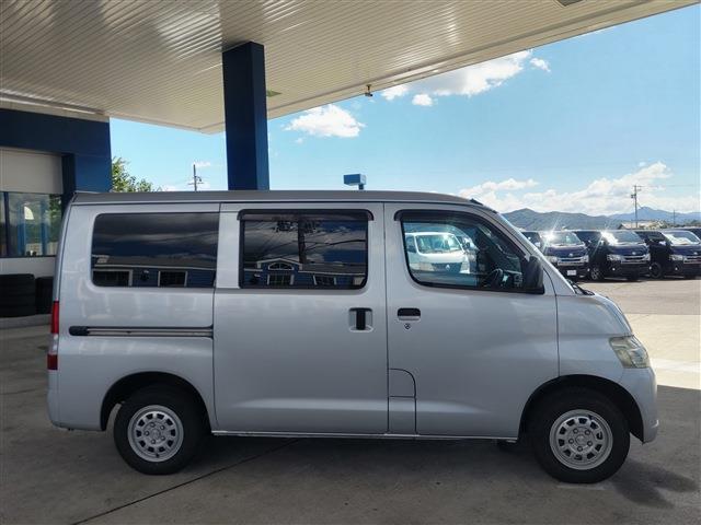2010 Toyota TownAce Van – thumbnail 4
