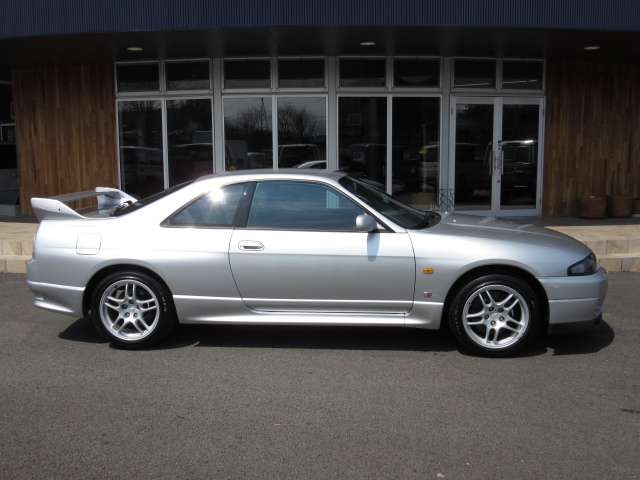 1995 Nissan Skyline GT-R – thumbnail 3