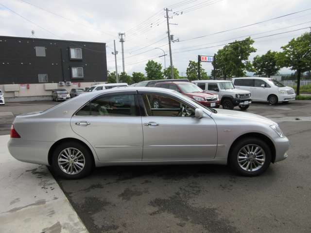 2007 Toyota Crown Royal – thumbnail 4