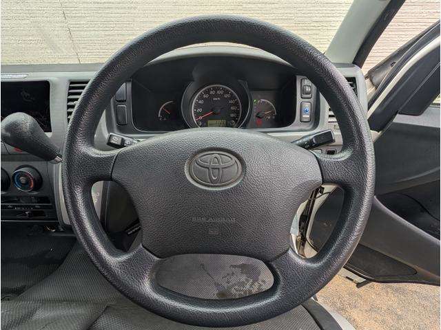 2006 Toyota Hiace – thumbnail 3