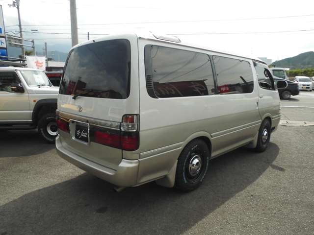 2003 Toyota Hiace – thumbnail 3