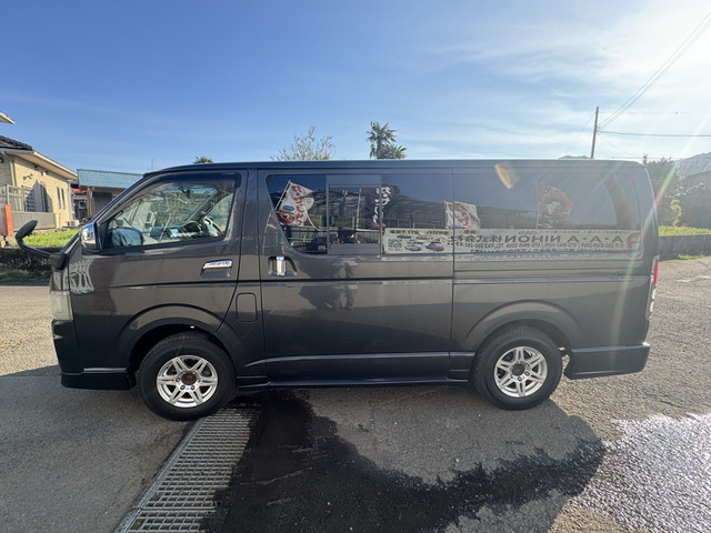 2005 Toyota Hiace – thumbnail 4
