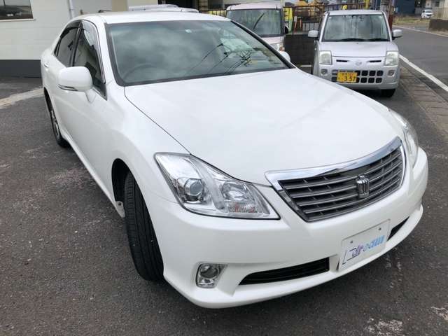 2010 Toyota Crown Royal – thumbnail 2