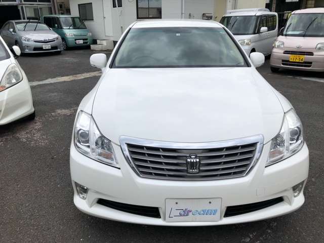 2010 Toyota Crown Royal – thumbnail 3