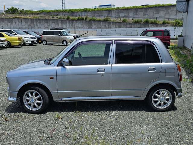 2004 Daihatsu Mira Gino – thumbnail 2