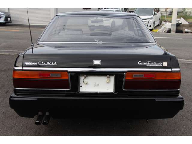 1991 Nissan Gloria – thumbnail 3