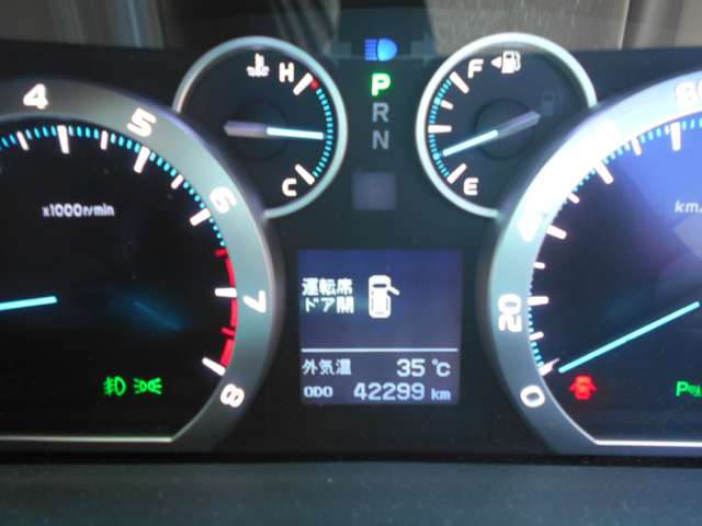 2010 Toyota Alphard – thumbnail 3