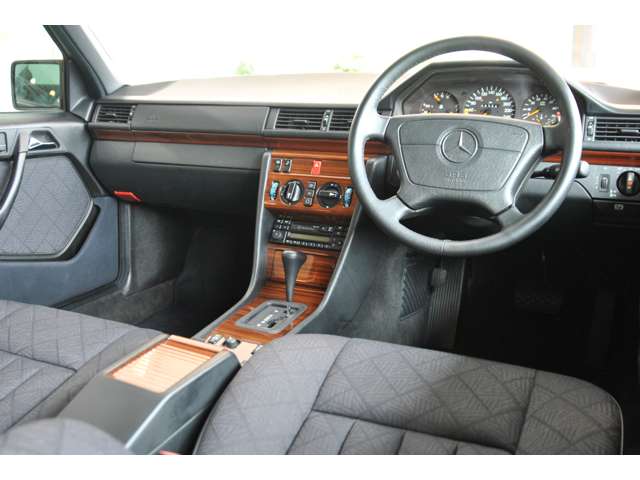 1994 Mercedes-Benz E-Class – thumbnail 3