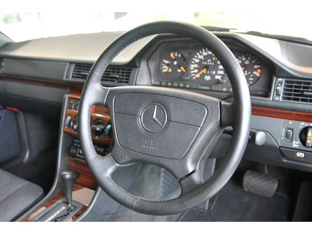 1994 Mercedes-Benz E-Class – thumbnail 4