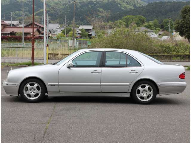 2002 Mercedes-Benz E-Class – thumbnail 4