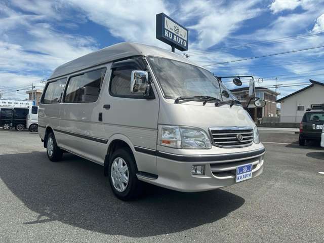 2003 Toyota Hiace – thumbnail 2