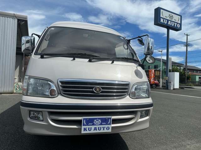 2003 Toyota Hiace – thumbnail 3