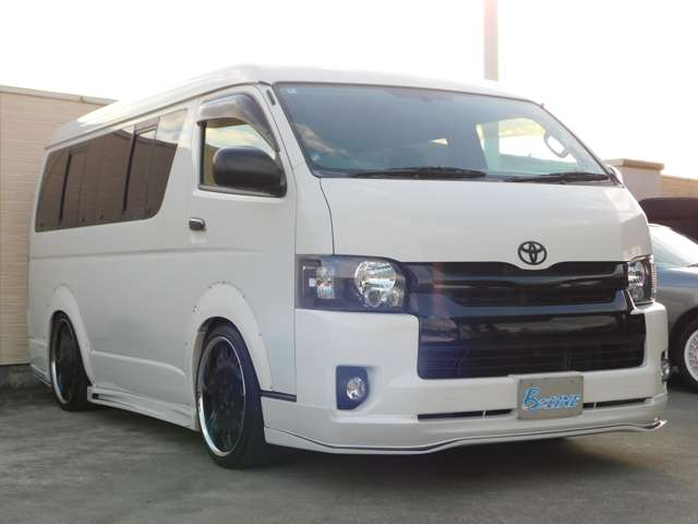 2009 Toyota Hiace – thumbnail 4